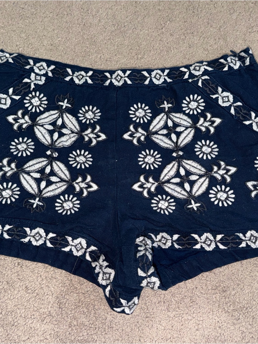 Zara Trafaluc Navy Embroidered Shorts Size S White Floral Boho Festival